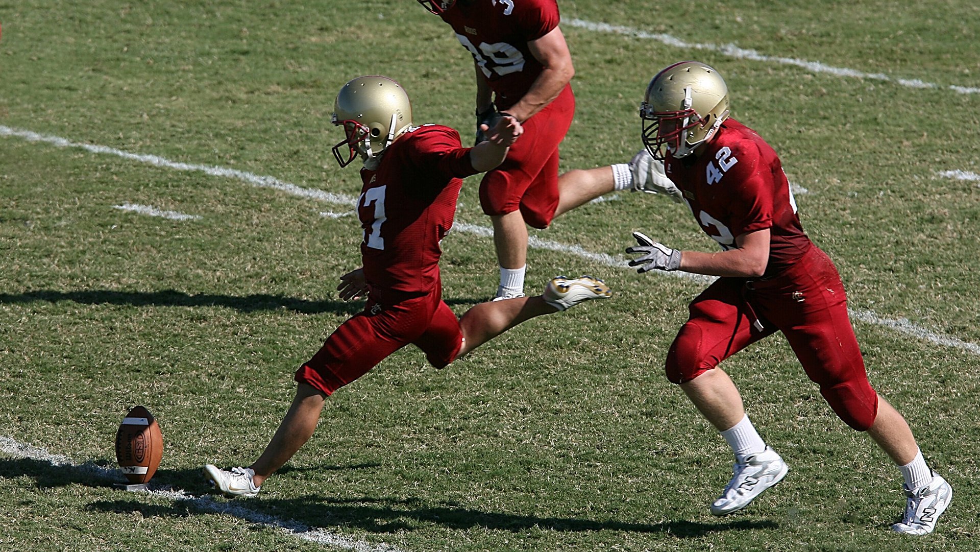 意大利女子接力队配合更默契，意大利接力队队员
