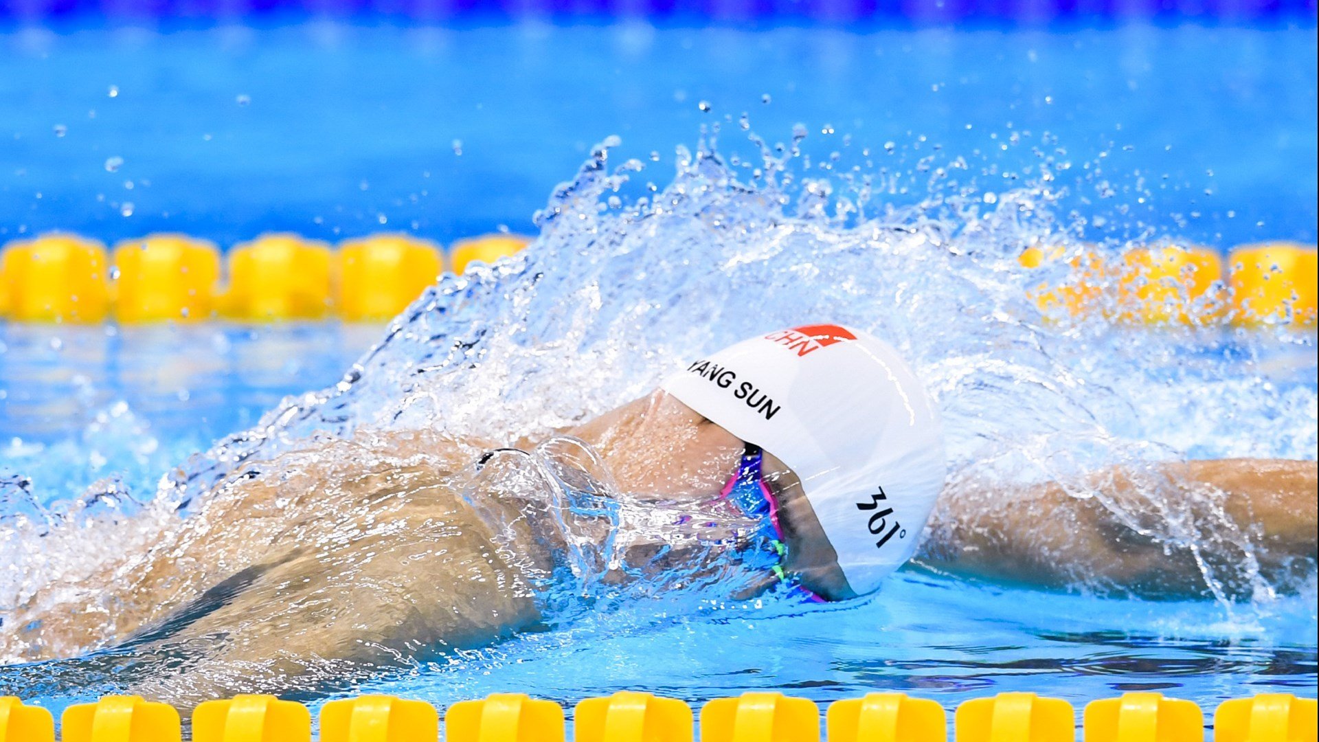 九游在线玩-_极限耐力长跑：天灾中突破自我_，耐力跑时出现极限的正确处理方法是站立不动对吗